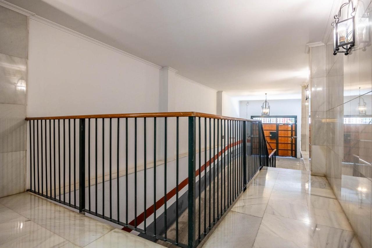 Amplisimo Apartamento De Diseno Nuevo En El Corazon De Triana, Parking Included Séville Extérieur photo